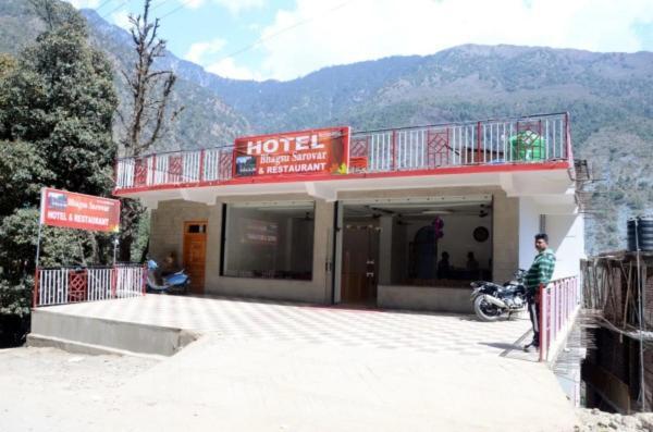 Stayapart - Hotel Bagsu Sarovar ダラムシャーラー エクステリア 写真